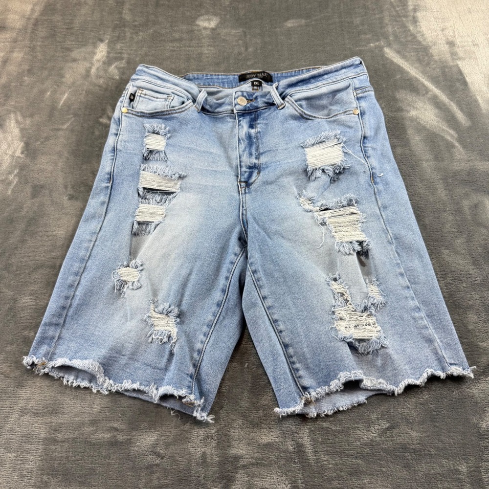 Judy Blue Distressed Denim Bermuda Shorts Light Wash 1XL JB1582